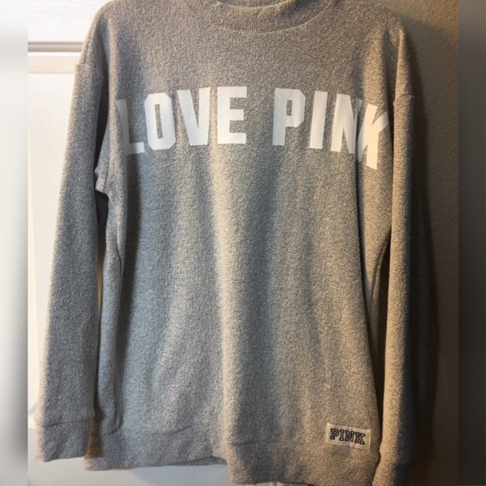 VS Pink Crew Neck L/S