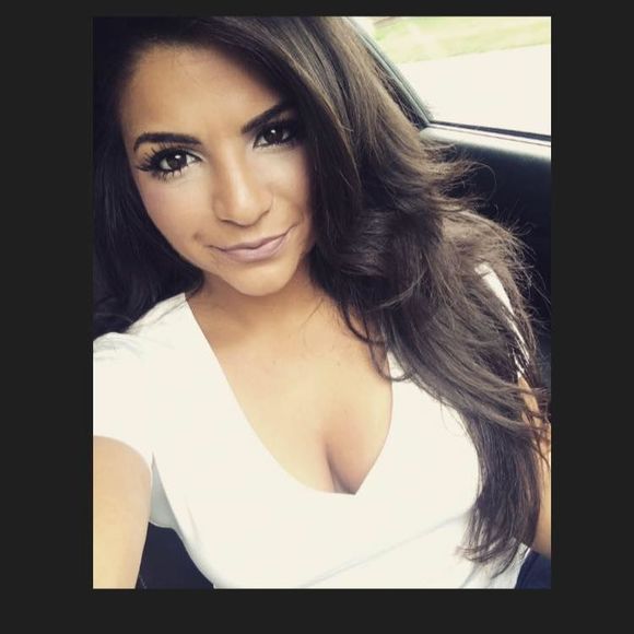 Meet your Posher, Gabriella - Picture 1 of 1