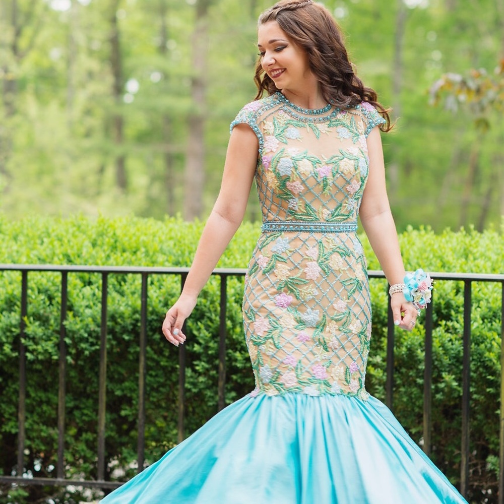 Sherri Hill mermaid prom dress