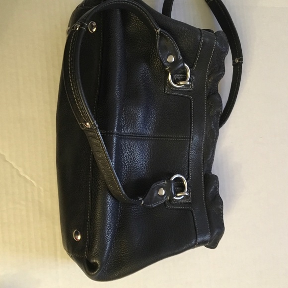 Authentic Coach black handbag - Picture 6 of 8