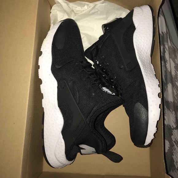 Nike Shoes - Air huarache run