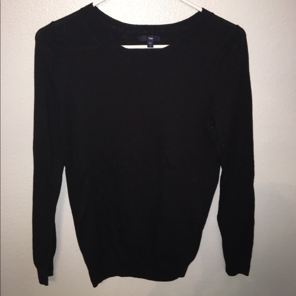 Gap sweater