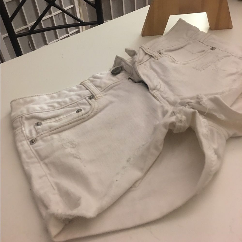 White American eagle shorts
