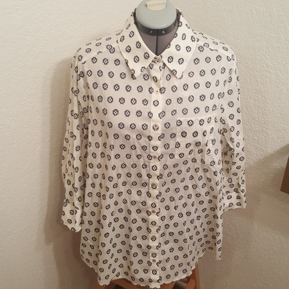SOLD Black and white patterned button down - Picture 1 of 4