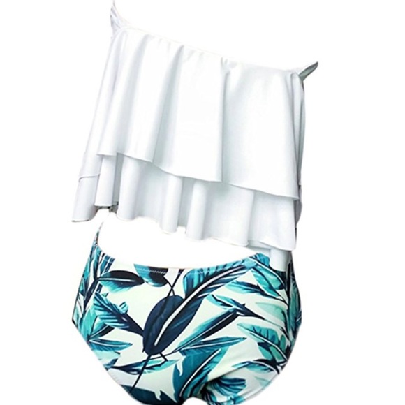 Kelly green swimsuit - Picture 2 of 3