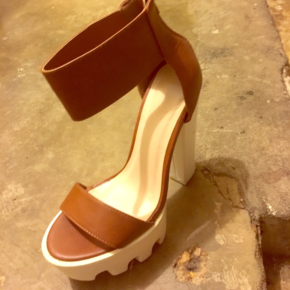 Platform Heel - Picture 5 of 7