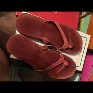 Ugg flip flops