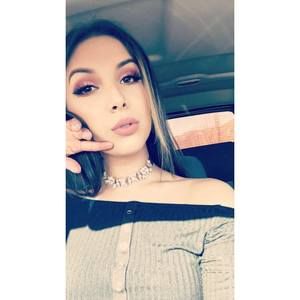 Meet your Posher, Yessica