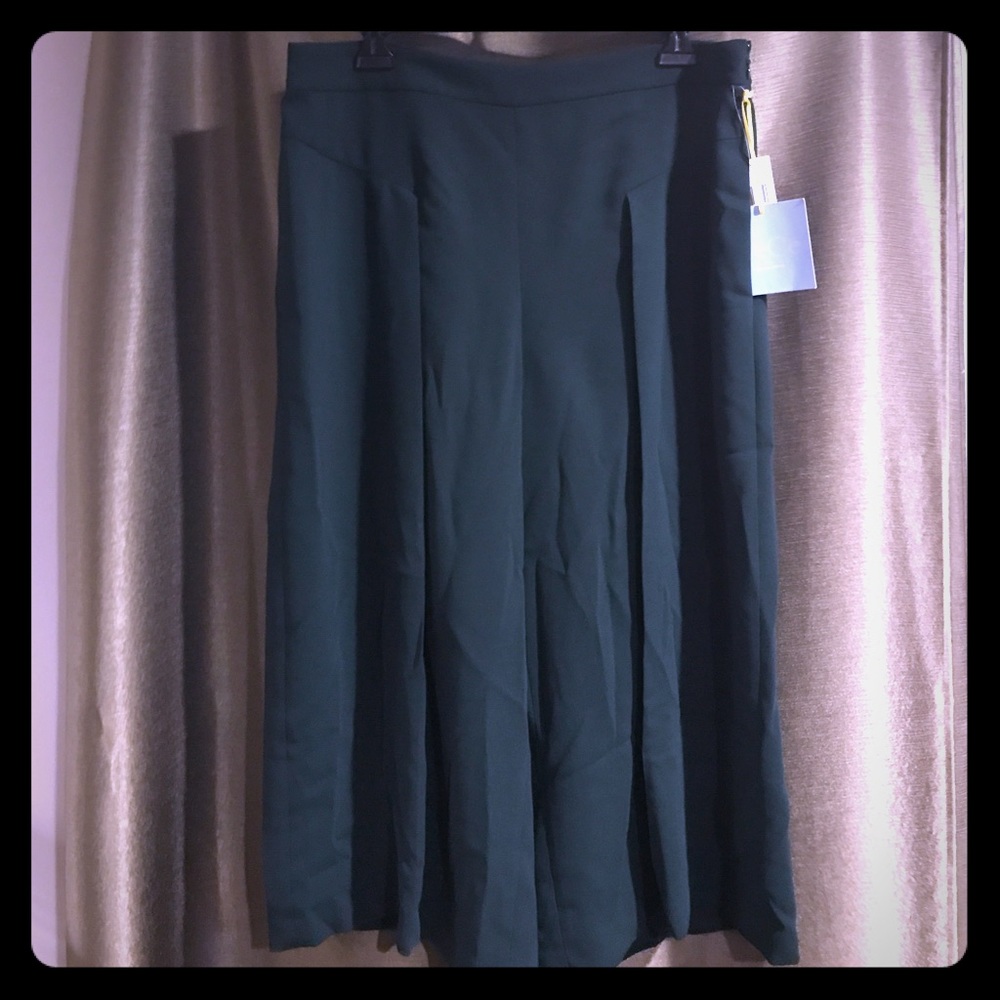 Green pleated capri pants