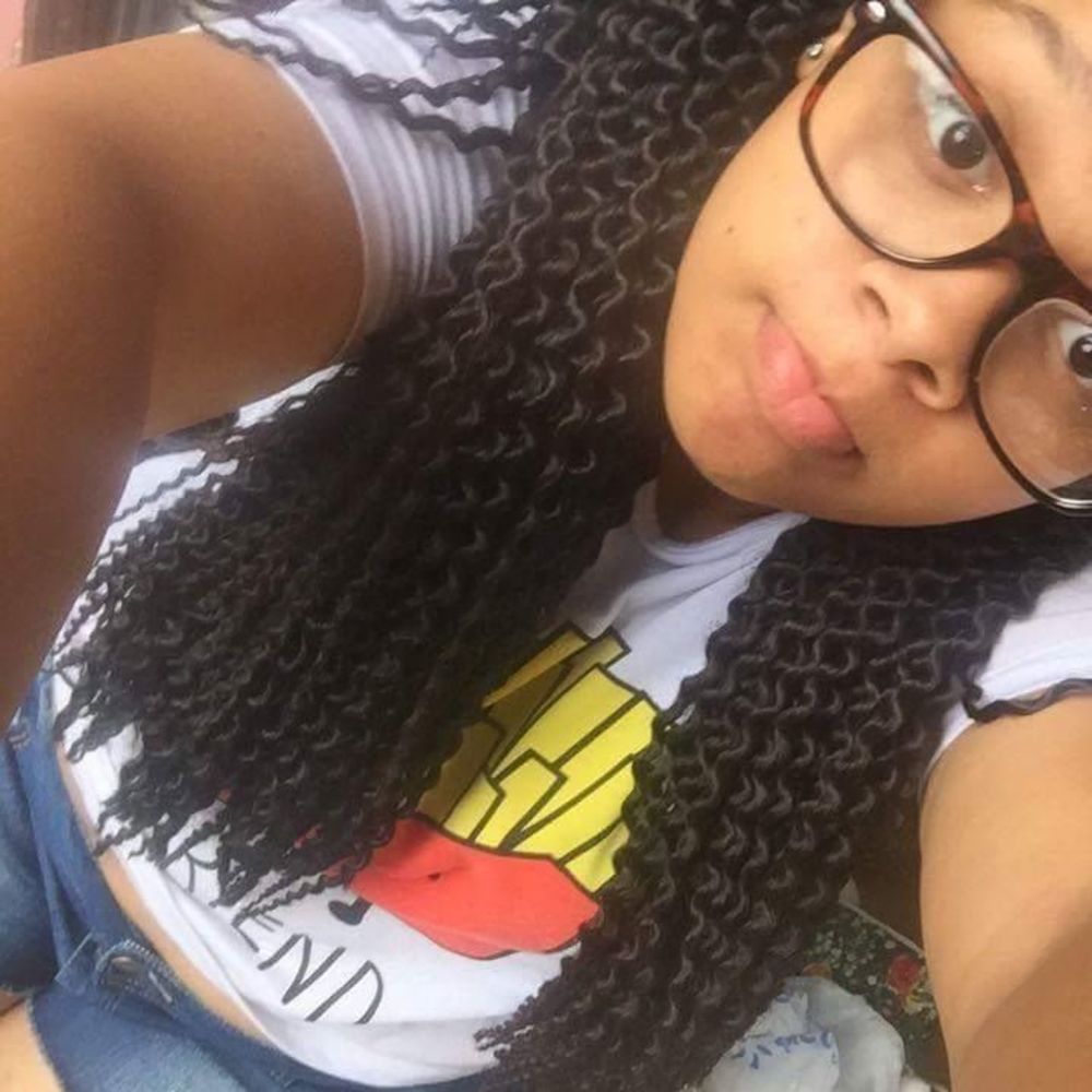 Meet your Posher, Yasmine