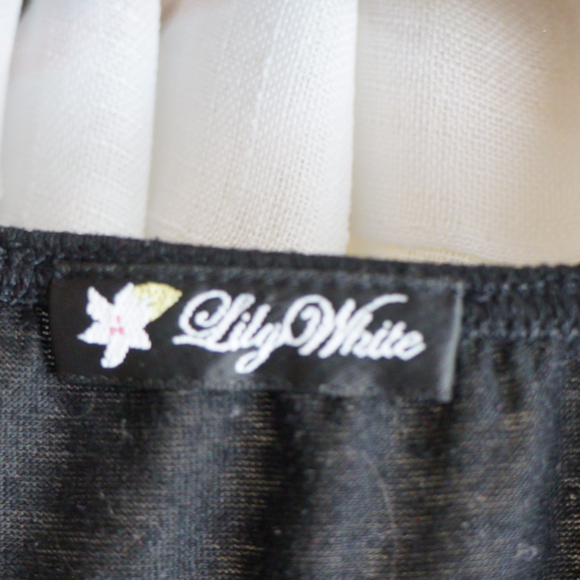 Black Ruffle Tank top - Picture 3 of 3