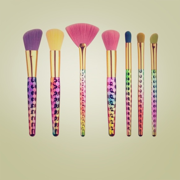NEW 7pcs Rainbow Makeup Brushes - Picture 3 of 4
