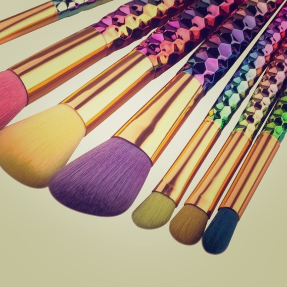 NEW 7pcs Rainbow Makeup Brushes - Picture 4 of 4