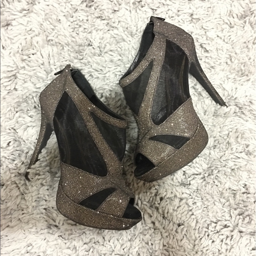 Jessica Simpson Heels worn once Size 7