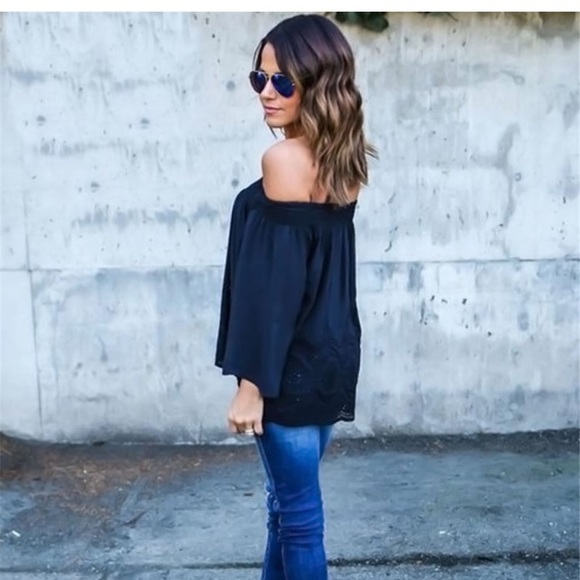 👉🏻LAST ONE— Navy Blue Off Shoulder Blouse - Picture 3 of 4