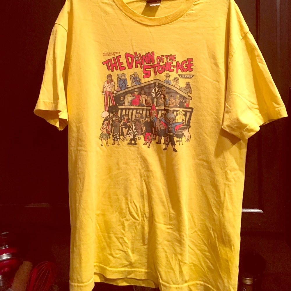 Yellow vintage volcom t shirt size Large