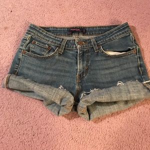 Levi denim shorts. Size 7