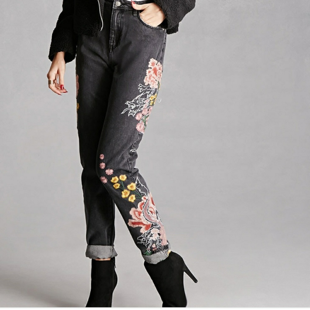 Pixie & Diamond Embroidered Jeans/Forever 21