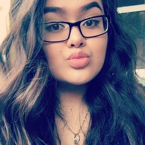 Meet your Posher, Delia