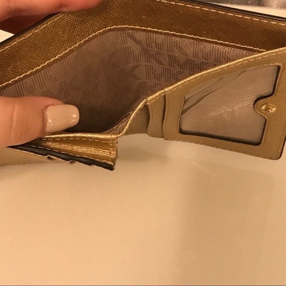 ❌SOLD❌ Michael Kors Jet Set Travel Metallic Wallet - Picture 5 of 6