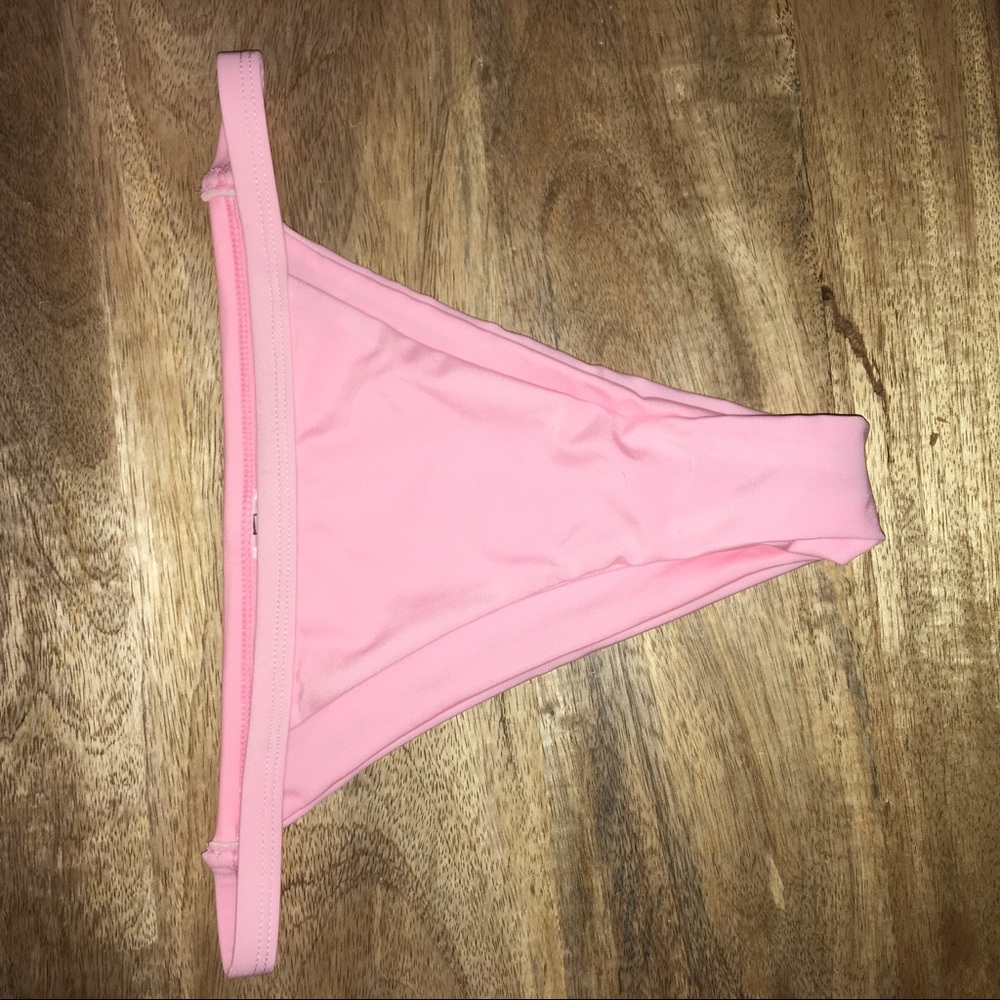 pink bikini - Picture 3 of 3