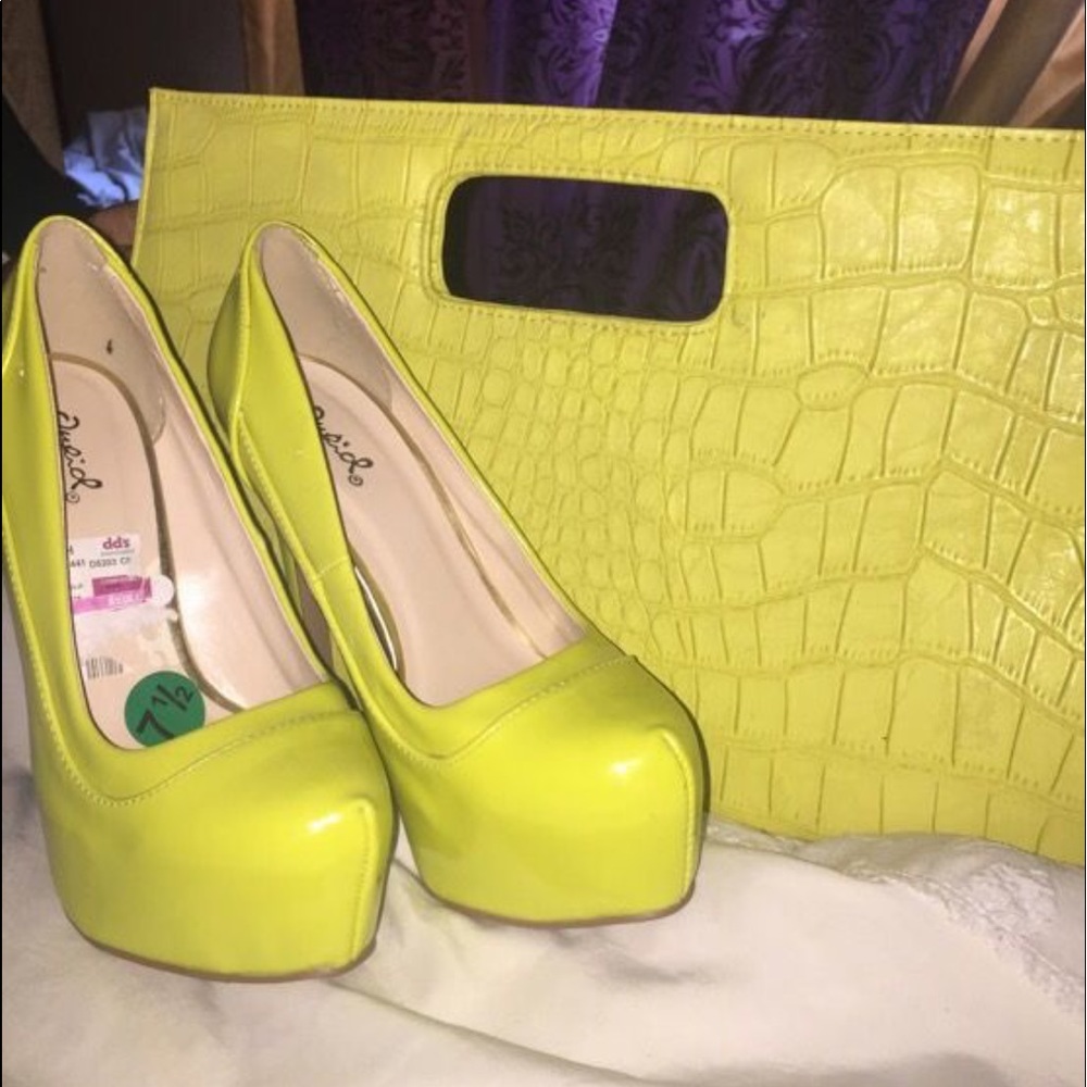 ❌SOLD❌ LIME HEELS & CLUTCH SET 👠👛