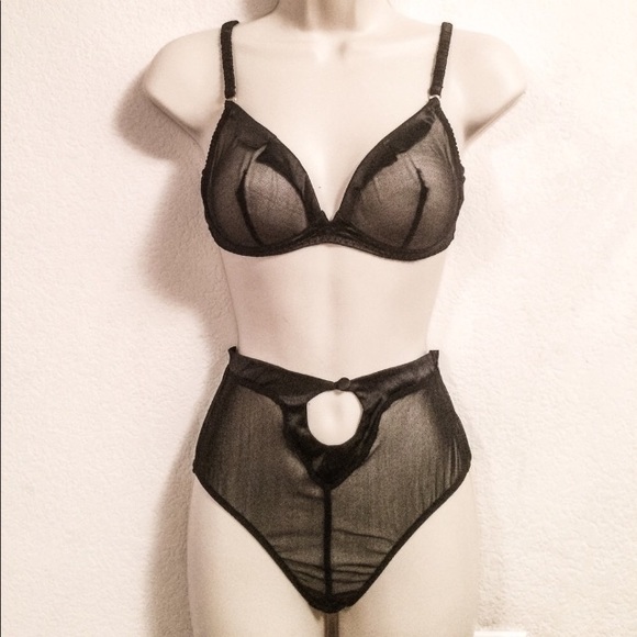 AGENT PROVOCATEUR BRA/PANTY LINGERIE SET - Picture 2 of 8