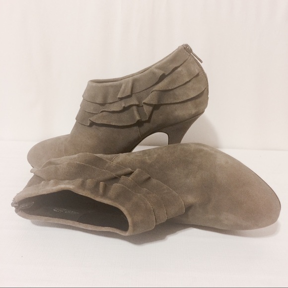 Kelsi Dagger "Dorothy" Olive Suede Booties - Picture 5 of 8