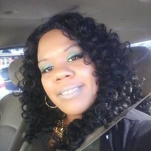 Meet your Posher, Larissa