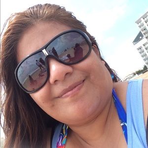 Meet your Posher, Rebeca