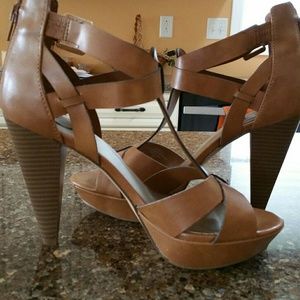 New without tags G BY GUESS heeled sandals.