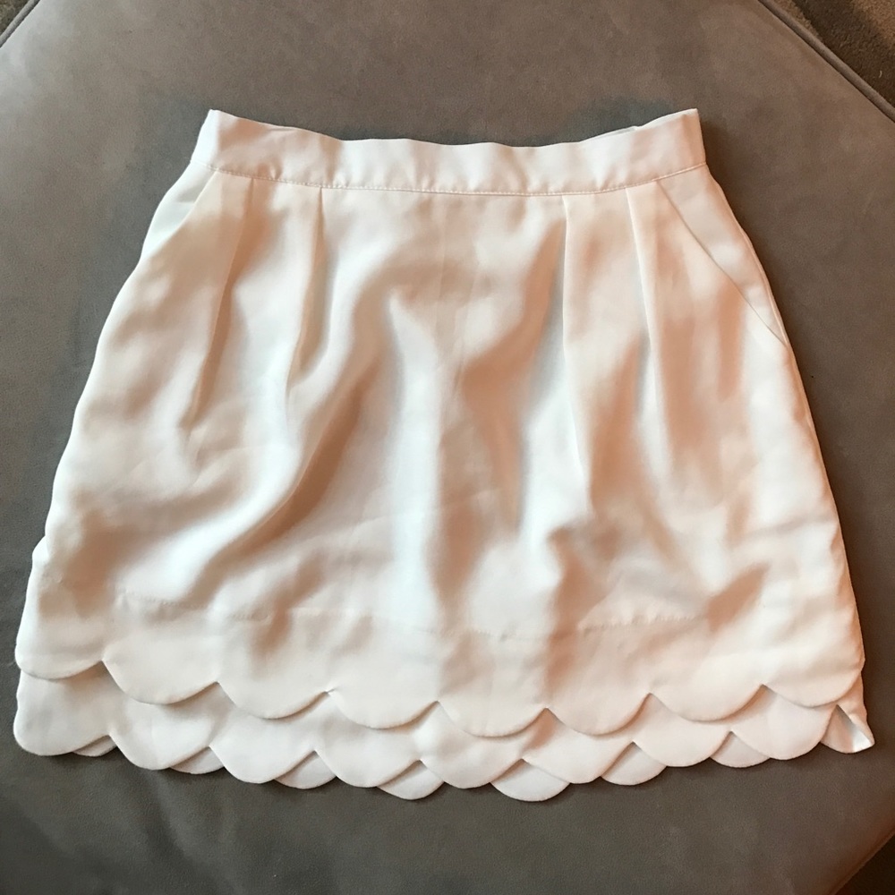 White tulip hem skirt