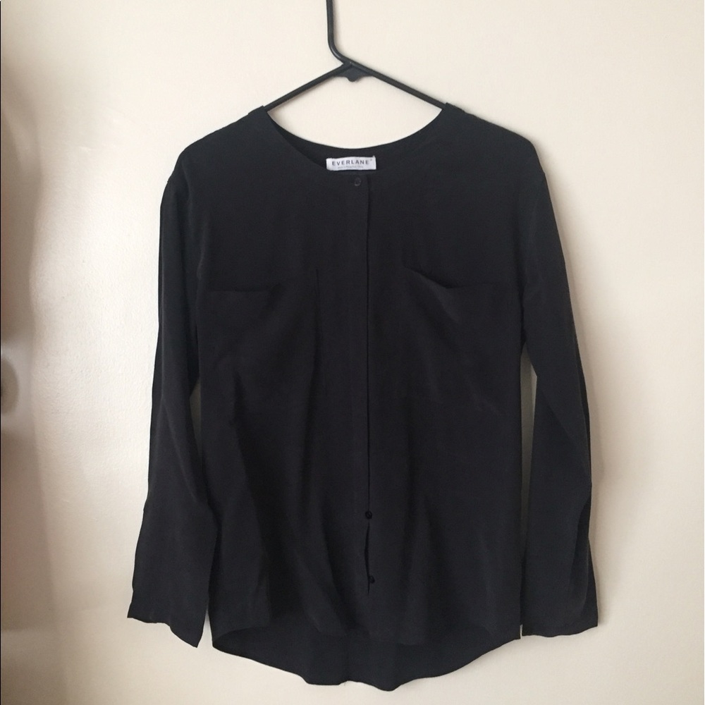 Black collarless  Everlane top