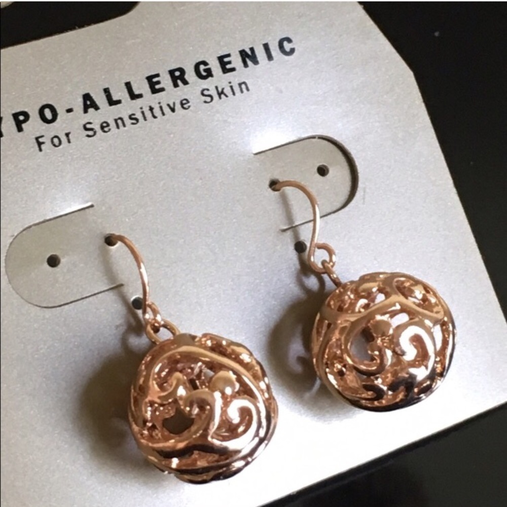 Gold earrings