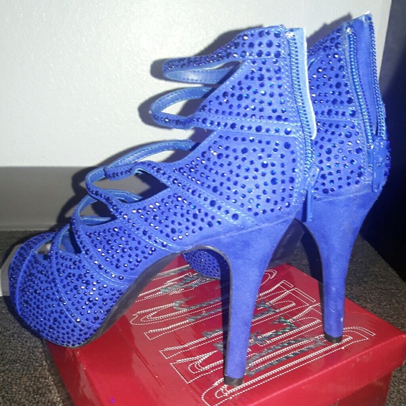 Blue studded heels - Picture 3 of 4