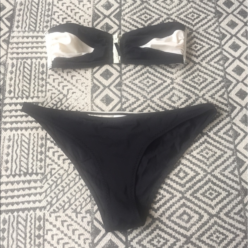 H&M Black& White Bikini. Top US 6. Bottoms: US 10
