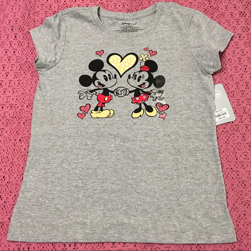 ❤️Disney Store Mickey loves Minnie cotton tee.
