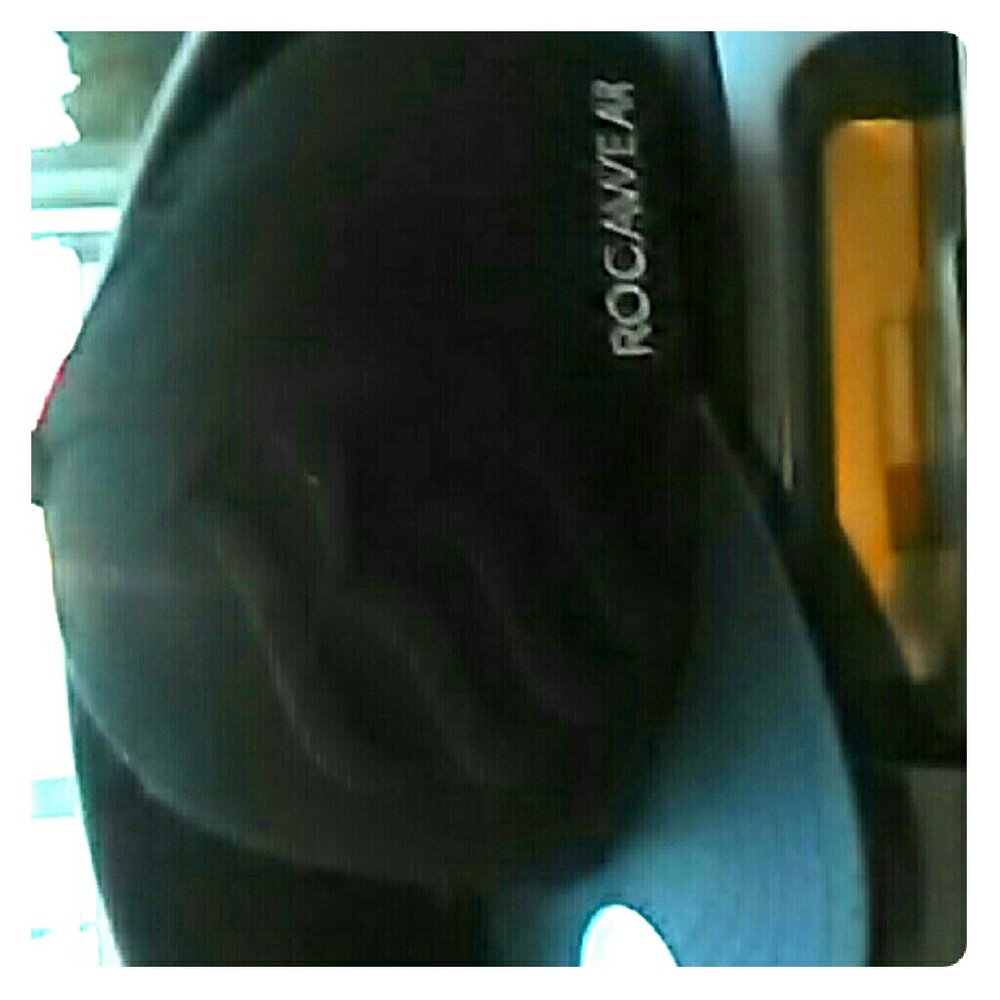 Rockawear snapback hat all black