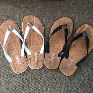 Flip flops 2 pairs