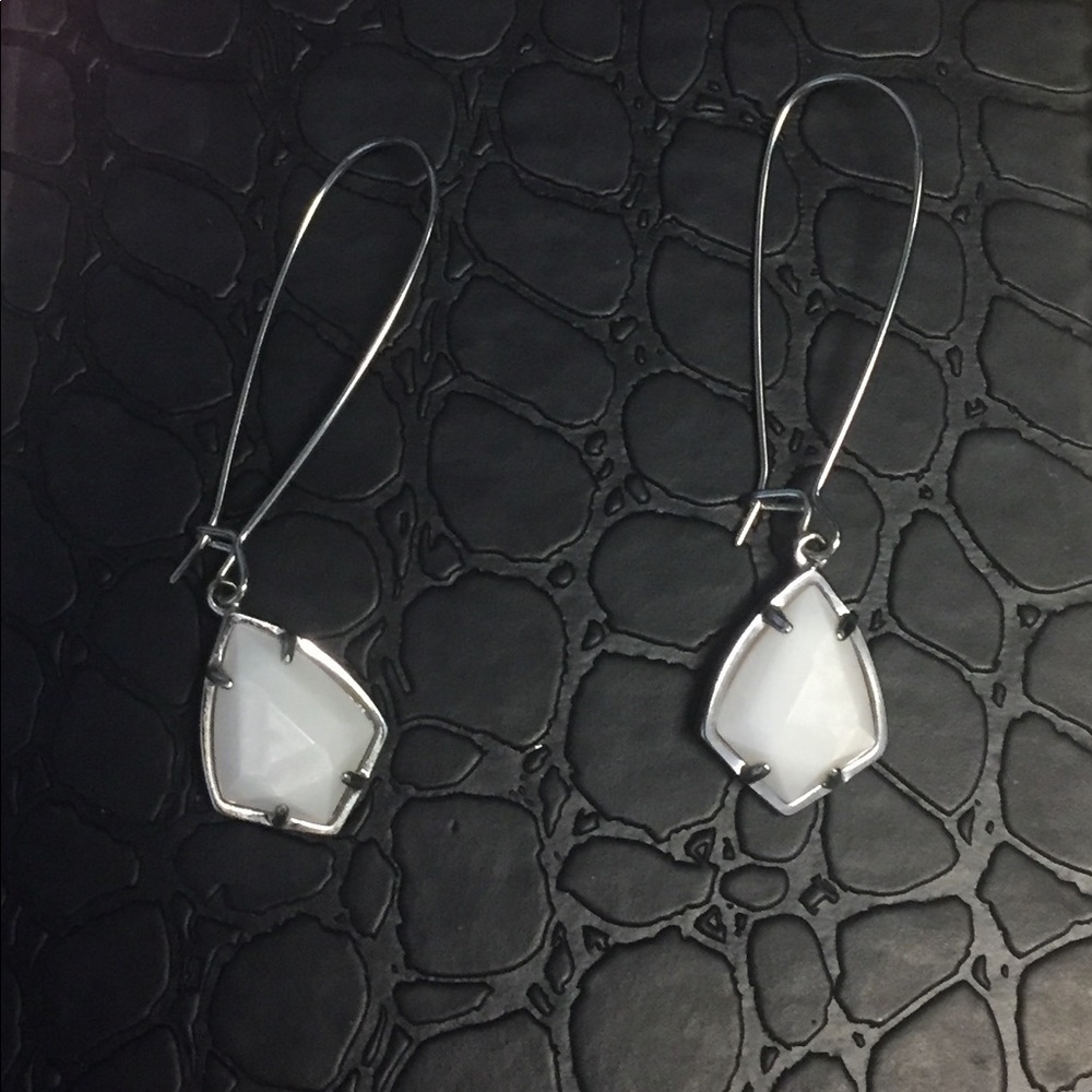 Carinne Silver Drop Kendra Scott in white pearl