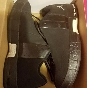 Black Jordan tennis shoes