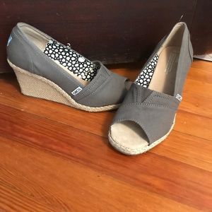 Toms Gray Wedges Size W 10