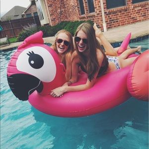 Meet your Posher, Chloe