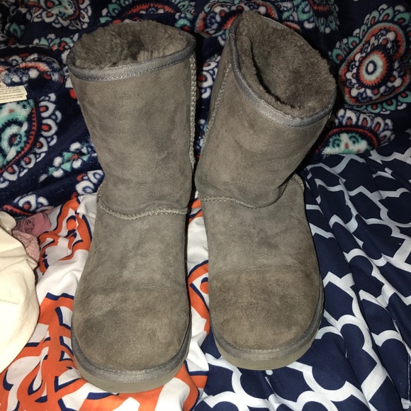 Short Ugg boots! - Picture 3 of 7