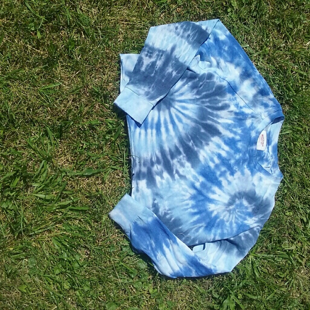 Tie-dye blue cropped sweater