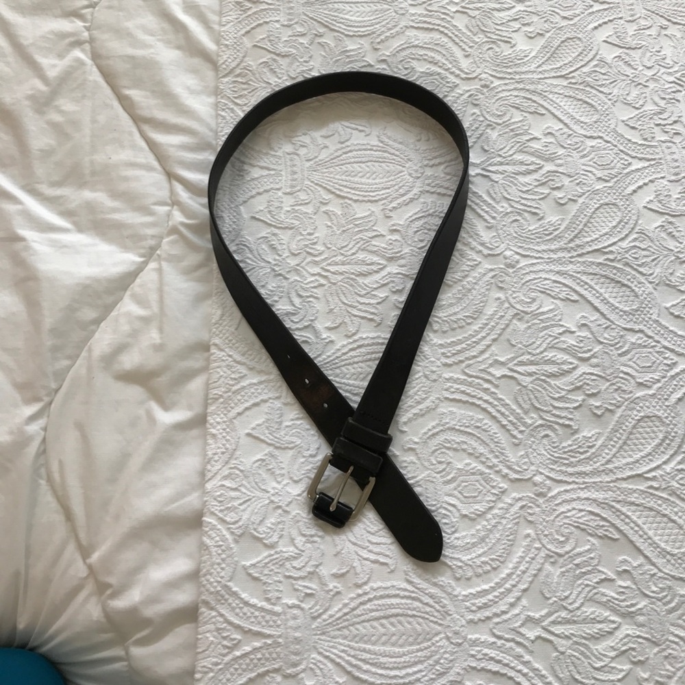 Structure black soft leather belt