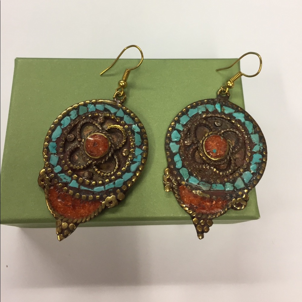 Gorgeous Navajo earrings with gold hard ware.
