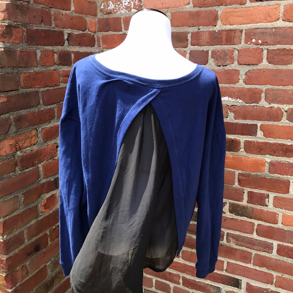 Victoria's secret Blue long-sleeve Shirt size S - Picture 3 of 3