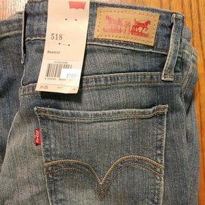 Never worn Levi