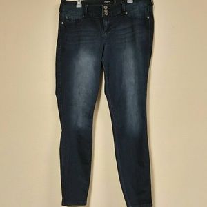 18XT Dark Rinse Torrid Jeggings